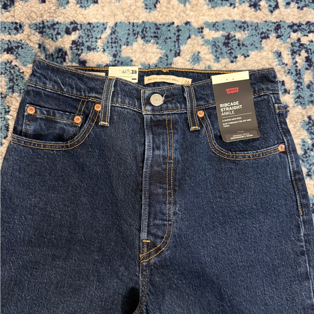 Levi's Ribcage Straight Ankle Jeans - NWT